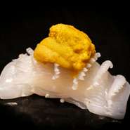 ゲストの特別な時間を、最高の形で彩ることを意識していると話す中野氏。数ヶ月前から計画された旅行の一食として選ばれた喜びと責任を胸に、人生の記憶に残るひとときを提供するために尽力しているそうです。