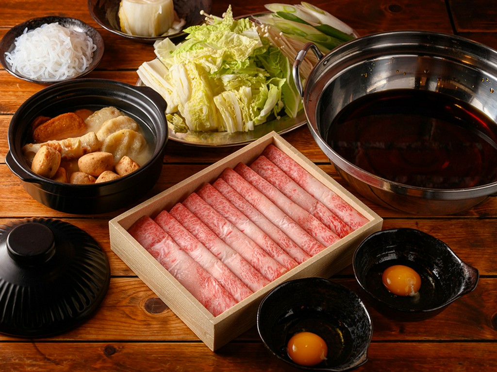 開放的な屋上で仲間とわいわい宴会