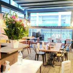 解放感あるテラスでお食事を♪