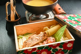 締めまでおいしい、完成された一品『幻の天草大王の水炊き（二人前より）』