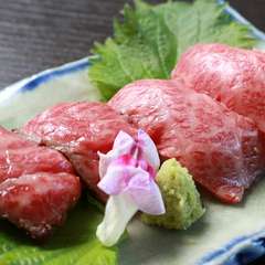 こだわりの素材で握る肉寿司