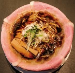 煮干しの奥行きを堪能『濃厚煮干し醤油ラーメン　自由TOKYO』