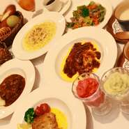 一番人気の焼き立てパン食べ放題に、本日のスープ＋6品から選べるメイン＋5種から選べるジェラートがセットになったボリューム満点＆お得なお食事プランです。