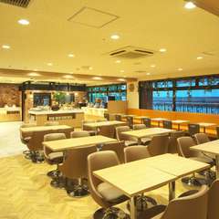 全80席、内観全体　馬車道レンガの内装を施しました。