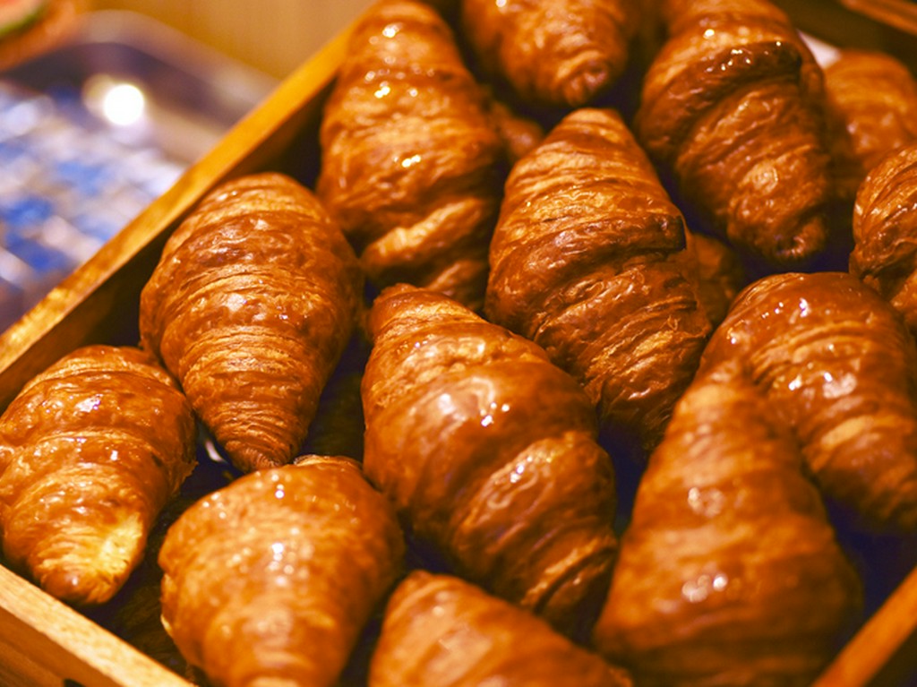 人気No.1フランス産発酵バターを使用、焼きたて絶品クロワッサン