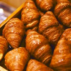 人気No.1フランス産発酵バターを使用、焼きたて絶品クロワッサン