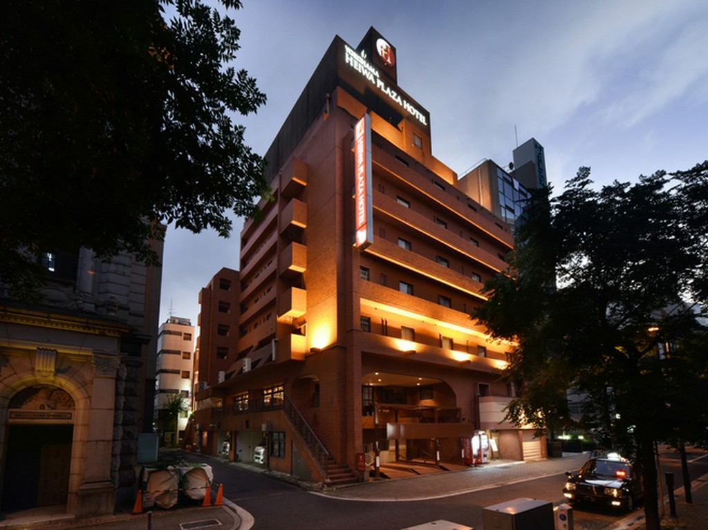 横浜平和プラザホテル2階でランチのひと時をお楽しみください。