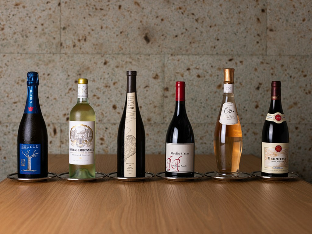 フランス産を始め幅広い品揃えのワインも魅力