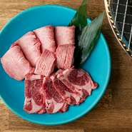 上質なお肉をリーズナブルに楽しめる点も、肉の卸直営ならでは。肉そのものだけでなく、自家製ダレは伊賀産の塩を使用。タンは相性から、糸島産「またいちの塩」を取り寄せるなど、楽しみ方にもこだわっています。