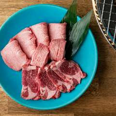 卸直営ならではの上質なお肉。楽しみ方にもこだわった逸品を提供