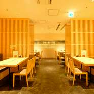 季節の前菜・お刺身・天ぷらなど鰻はもちろん、四季のおいしさを満喫できるおすすめの『会席野菊〜のぎく』。お祝いの席に喜ばれるデザートプレートは、別途追加での手配が可能です。