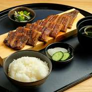 蒲焼き一本・小鉢・ご飯・肝吸・漬物