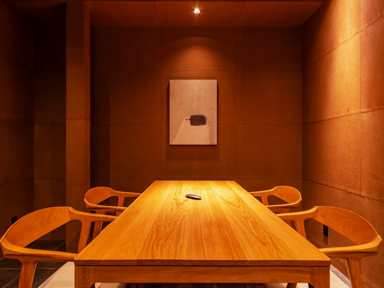 和紙と木が温もりを演出するモダンな空間