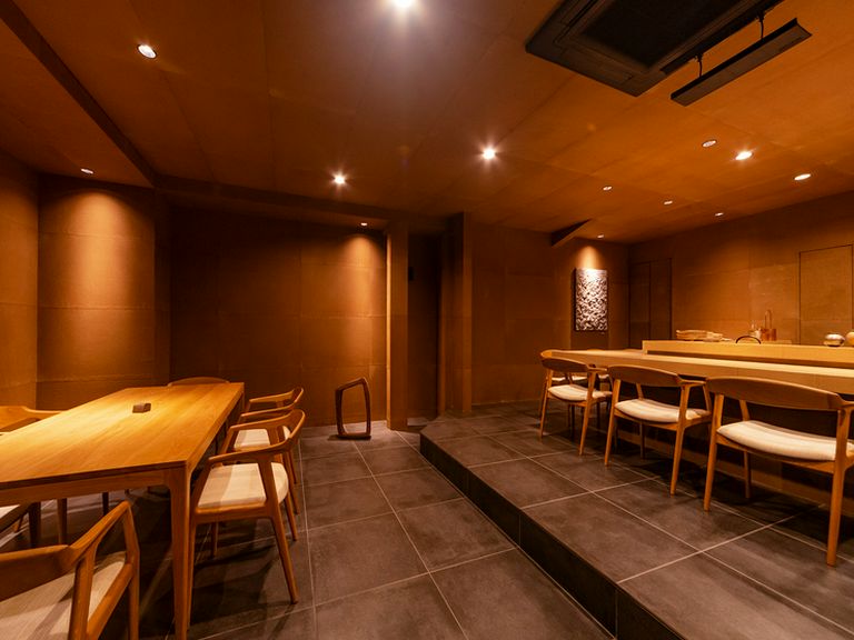 全6席のテーブル席もあり、女子会利用もおすすめ