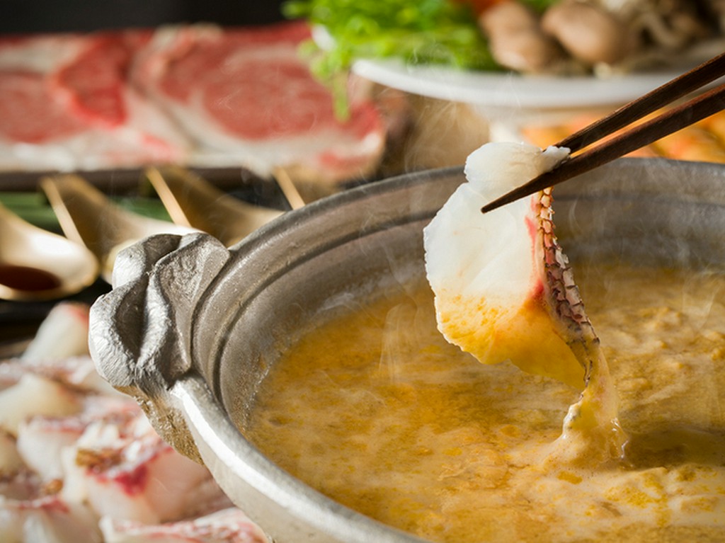 雲丹をたっぷり使った出汁での豪華なしゃぶしゃぶ