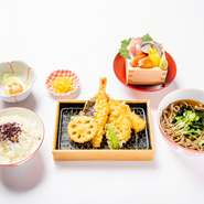 天ぷら6種、お刺身、ごはん、お漬物、小鉢　ミニお蕎麦（温・冷選べます）