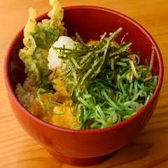 能登の海の恵みを存分に味わえる『フグ天丼』