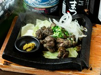 宮崎県のご当地グルメを豪快に味わう『もも炭焼一本バラシ』