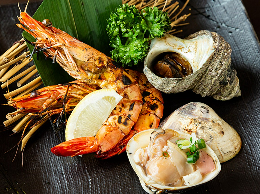 磯の香り漂う『浜焼き』で贅沢な海の幸を堪能！