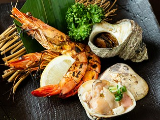 磯の香り漂う『浜焼き』で贅沢な海の幸を堪能！