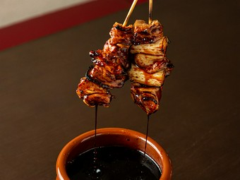 店の顏ともいえる「自家製だれ」で素材の旨みを引き立てる