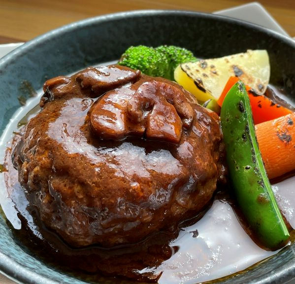 特製デミソースの石窯ハンバーグ
