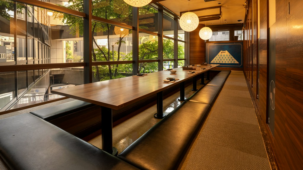 お街の照明に漏れる明かり、インテリアの大空間が広がります。