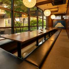 お街の照明に漏れる明かり、インテリアの大空間が広がります。