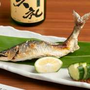 ～ 揚もの ～
鶏天ぷら 580円
アスパラ天 450円
宇和島のじゃこ天 450円
めひかり唐揚 580円
チーズ揚 400円

～ 一品 ～
カニミソ 600円
あら炊 900円
あさり酒むし・バター 940円
砂肝なんこつスタミナ漬 450円

※掲載内容は一例です。仕入れ状況により毎日変わります
