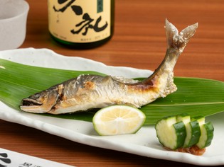 夏場は、高知県の仁淀川の天然鮎塩焼を提供しております。