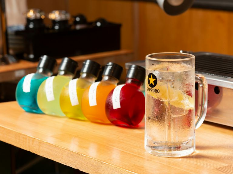 全卓に設置された専用サーバーで、好きなだけすぐに『蛇口からレモンサワー飲み放題』