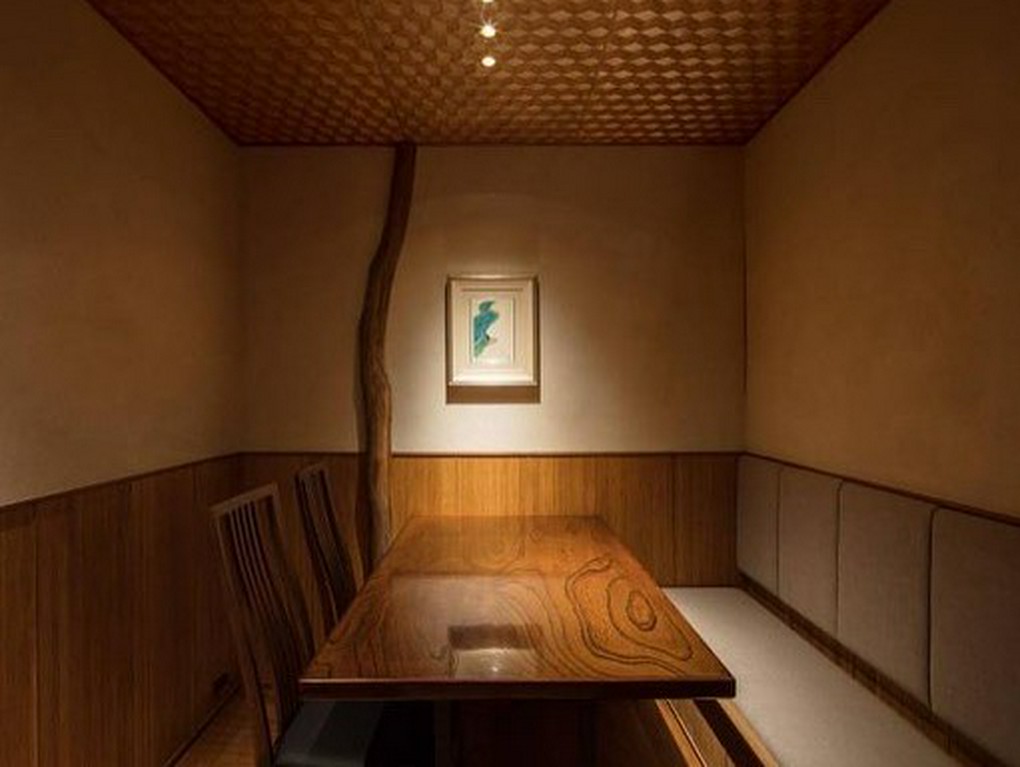 悠久の時を刻むような雅やかな個室を完備