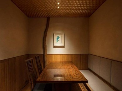 悠久の時を刻むような雅やかな個室を完備