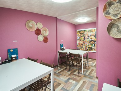 最大30人まで相談可。店舗2階には2つの個室を完備