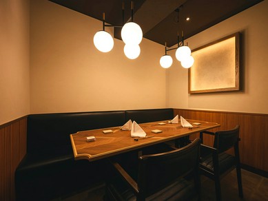 最大6名まで利用可能な半個室も完備