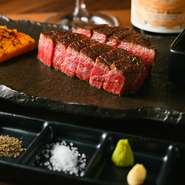 日本酒の製法に準え、肉のスジや余分な脂身を丁寧に削ぎ落とす “大吟醸カット”。肉の研ぎ澄まされた旨みを届ける【KITAZUMI】ならではの技法。ぜひ自らの舌で体感いただきたい逸品です。