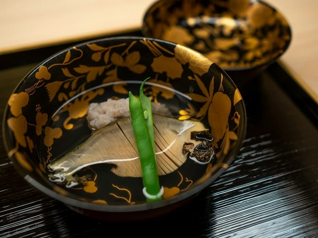 四季折々の最上質な食材を揃え、季節の詩情が薫る日本料理を披露