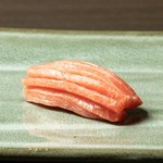伝統の江戸前鮨の世界をおまかせコースでお愉しみくださいませ。