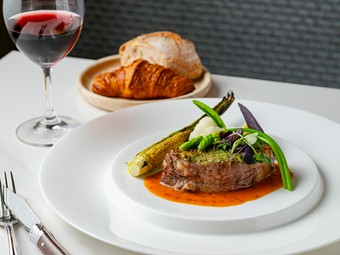 上品な味わいのブランド豚を王道の組み合わせで『岩中豚の香草パン粉焼き』