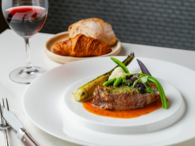 上品な味わいのブランド豚を王道の組み合わせで『岩中豚の香草パン粉焼き』