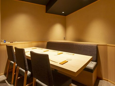 個室は最大人数6名様になります。