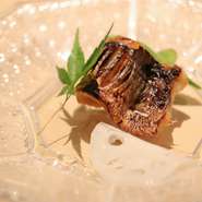 【ランチ　七海コース】

寿司9貫
季節の一品
鮨そら海苔玉子
ノドグロチャーシューにゅう?
季節のデザート
静岡県掛川の深蒸し茶

＊食材は季節によって異なります。
　予めご了承下さい。
