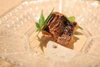 【ランチ　七海コース】

寿司9貫
季節の一品
鮨そら海苔玉子
ノドグロチャーシューにゅう?
季節のデザート
静岡県掛川の深蒸し茶

＊食材は季節によって異なります。
　予めご了承下さい。
