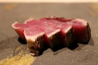 【ランチ　空コース】

寿司11貫
季節の一品①
季節の一品②
焼き魚
鮨そら海苔玉子
ノドグロチャーシューにゅう?
季節のデザート
静岡県掛川の深蒸し茶

＊食材は季節によって異なります。予めご了承下さい。