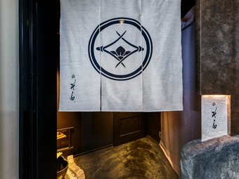 技術を基礎に、ゲストやお世話になった人へ感謝を込め寿司を握る