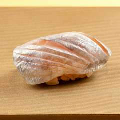 鮨と和食の道30年以上の大将が多彩な旬のネタと一品料理で魅了