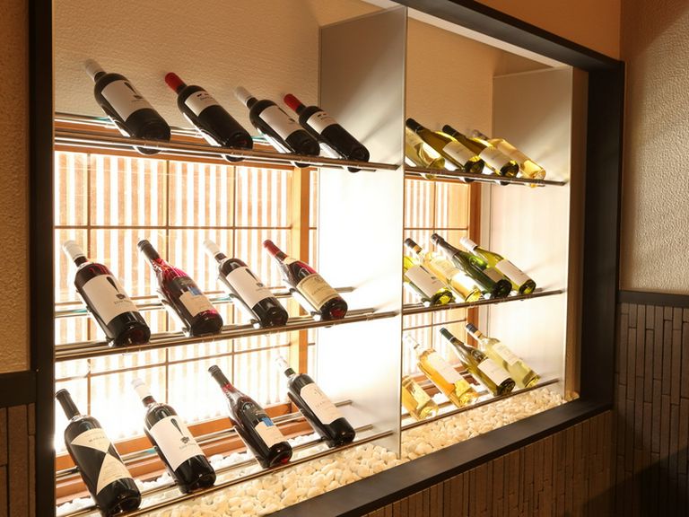サクッと揚げられた串揚げと相性のよいワインをセレクト