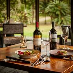 料理とドリンクのハーモニーが、食事をより特別なものに