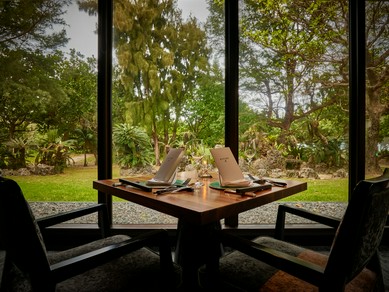 洗練された内装とおいしい料理が恋人たちを包み込む