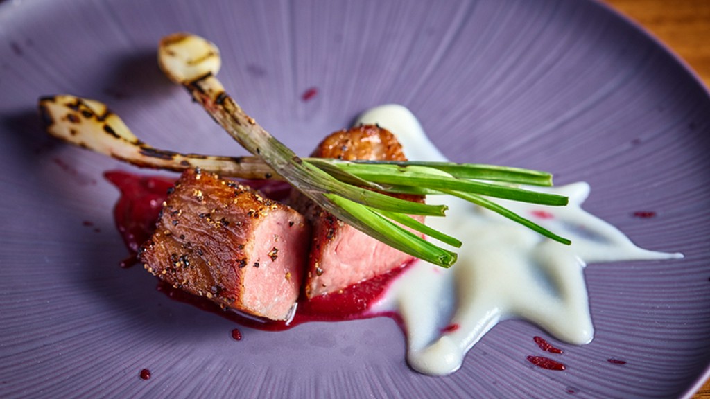 上質な肉と繊細な調理技術が調和した至福の一皿『肉料理』